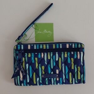 NWT - Vera Bradley Front Zip Wristlet in Katalina Showers